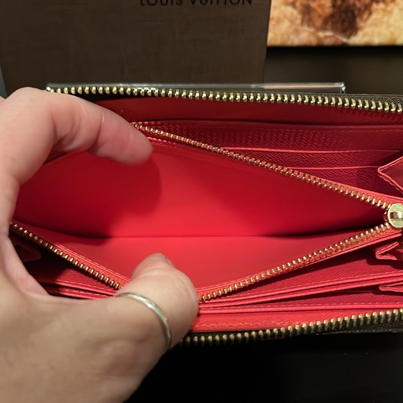 Louis Vuitton Limited Edition Totem Zippy Wallet - LIKE NEW - Picture 8 of 10